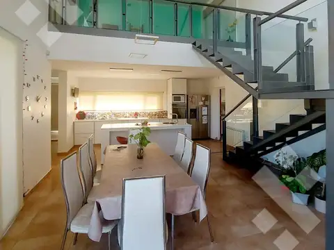 Casa 5 ambientes con 3 baños