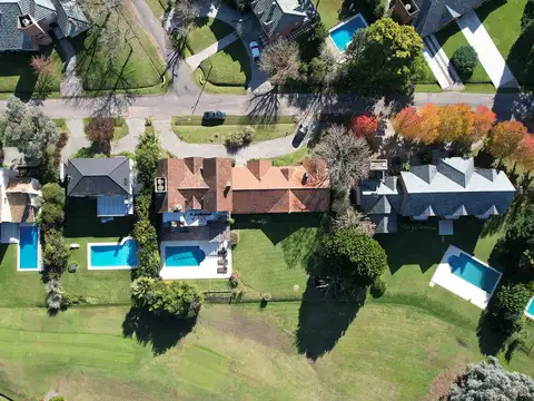 Casa en Venta con 5 cocheras
