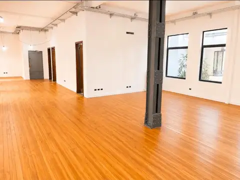Excelente oficina de 282 m2 en edificio de estilo