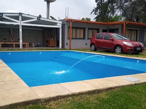 VENTA CASA 2AMB ESTRENAR PILETA LA REJA PERMUTA