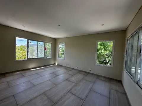 Casa 6 ambientes con 4 baños