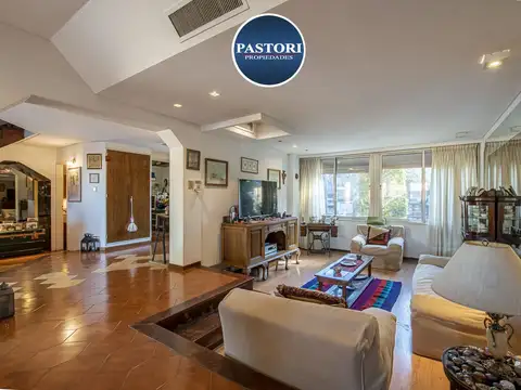 Casa 6 ambientes con 4 baños