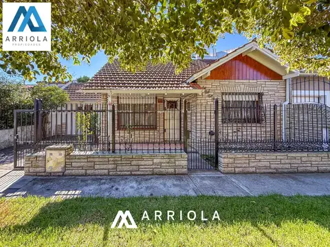 Casa en Venta con 2 cocheras
