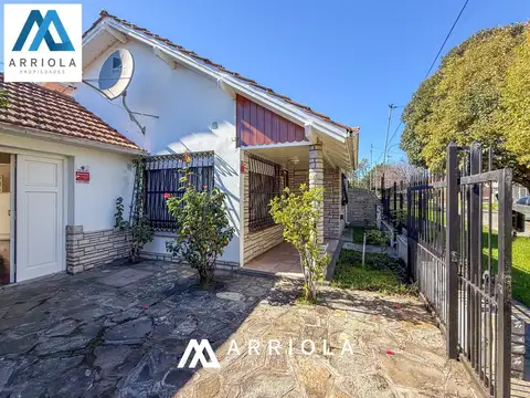 Casa en Venta con 2 cocheras