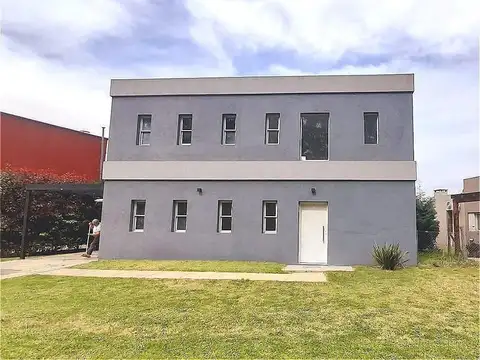 Casa en Pilar del Este, barrio San Eduardo