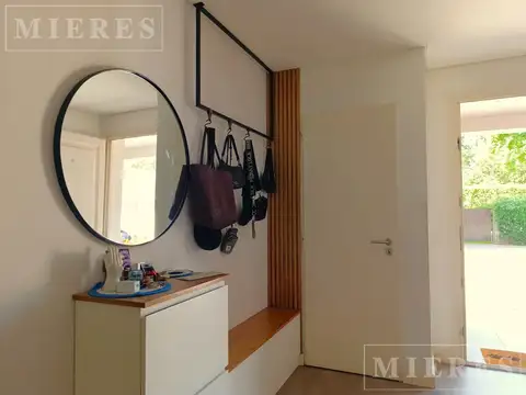 Casa en Alquiler con 2 cocheras