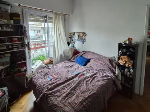 2 ambientes con balcón al frente