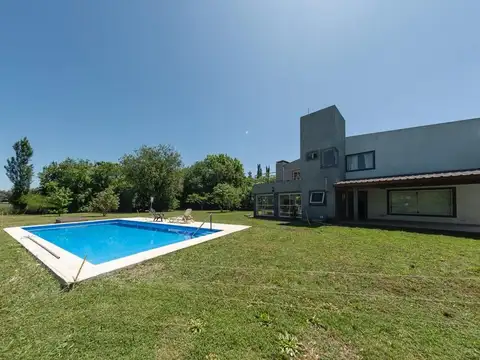 venta casa con pileta exaltación de la cruz