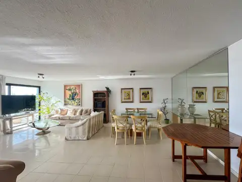 Apartamento en alquiler temporario c/ cochera en Península