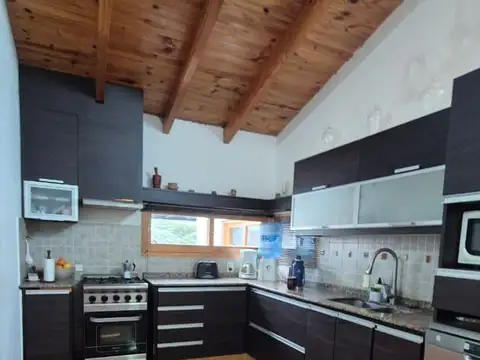 Casa 5 ambientes con 2 baños