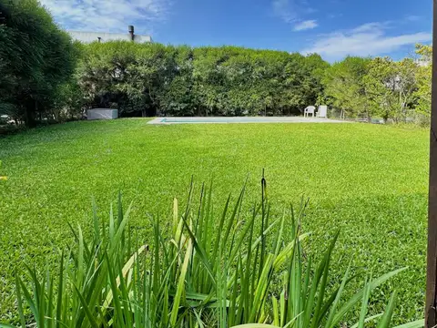 Casa en Venta con 5 cocheras