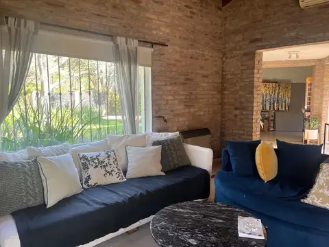 Casa 7 ambientes con 3 baños