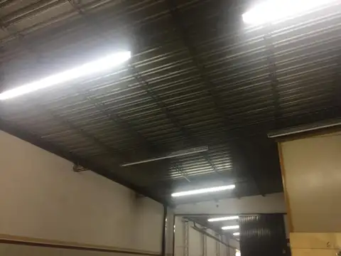 Galpon en Venta 43  mts Fondo