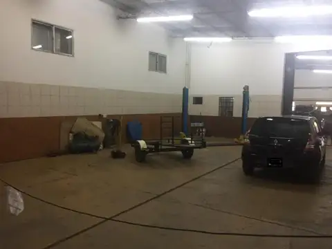 Excelente Galpón con Departamentos