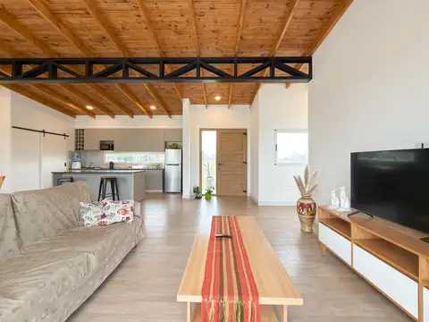 Casa 4 ambientes con 2 baños