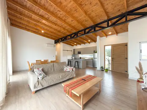 Casa en Alquiler con 1 cochera