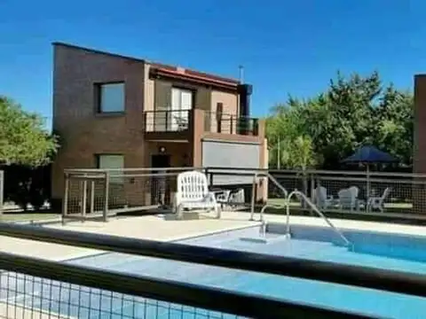 Casa en Venta con 8 cocheras