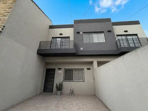 VENTA DÚPLEX 4 AMBIENTES HAEDO CON JARDÍN