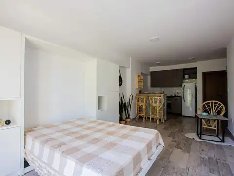 VENTA de 1 ambiente al frente con balcón y piscina