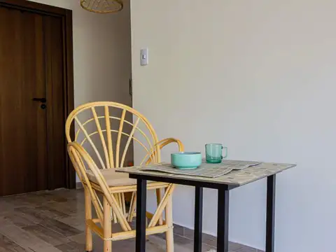VENTA de 1 ambiente al frente con balcón y piscina