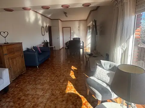 Depto Tipo Casa en Venta de 4 dormitorios