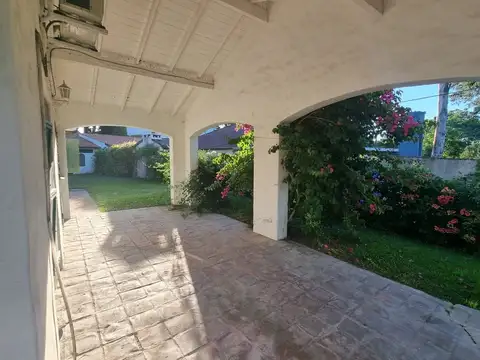Casa en Venta con 3 cocheras