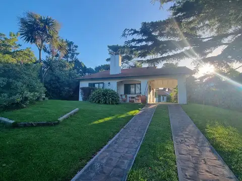 Chalet en venta c/ cochera en Zona Sur