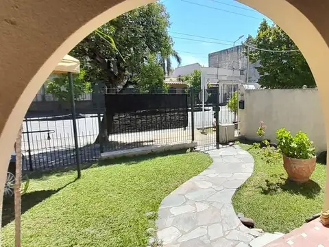 Casa 2 ambientes con 1 baño