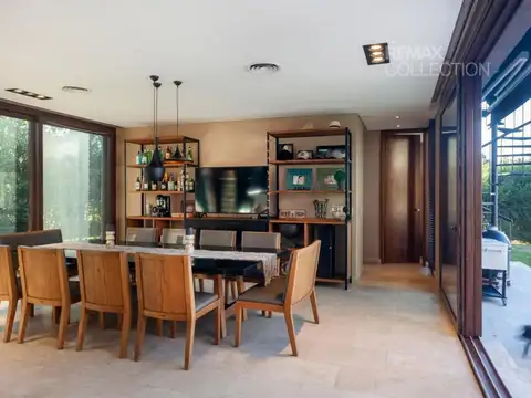 Casa 8 ambientes con 5 baños