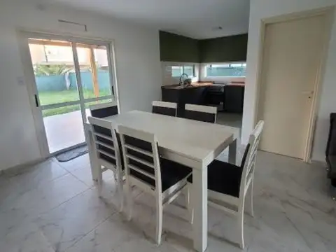 Presidente Nestor kichner 11300 , Piso 0