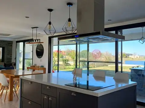 Casa en Alquiler Temporal con 6 cocheras