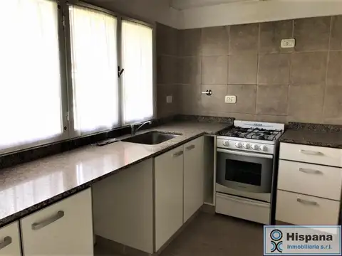 Casa en Alquiler con 1 cochera