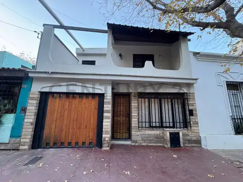 CASA EN VENTA QUINTA SECCION MENDOZA