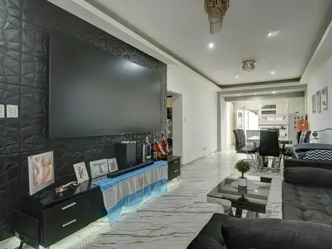 VENTA CASA 3 AMB CON PATIO Y COCHERA EN CIUDADELA