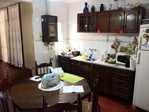 Casa 4 ambientes con 1 baño