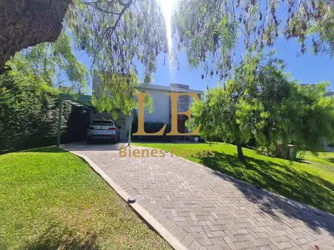 Casa en Venta con 4 cocheras