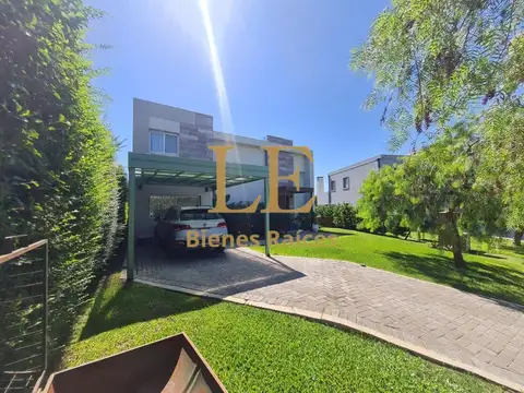 CASA EN VENTA BARRIO SANTA GUADALUPE PILAR DEL ESTE.
