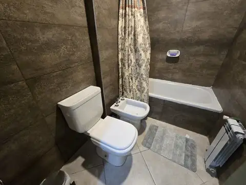 AV ILIA 2100, Piso PB