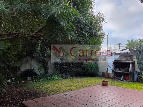 CASA 4 AMB en alquiler con COCHERA Y FONDO en José León Suarez