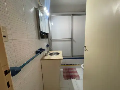 VENTA CASA 4 AMBIENTES CON GRAN PARQUE