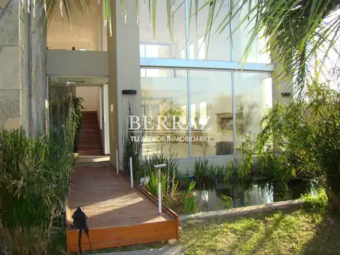 Casa venta 5 ambientes en Campo Grande Pilar lote de 800 m2