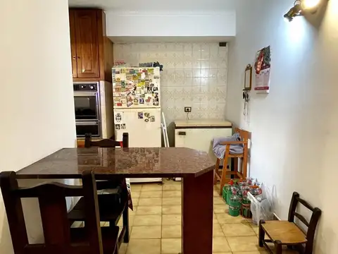 Casa 8 ambientes con 4 baños