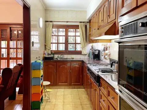 Casa en Venta con 3 cocheras