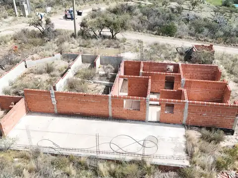 CASA A TERMINAR EN “AGUAS BLANCAS”- VILLA LARCA