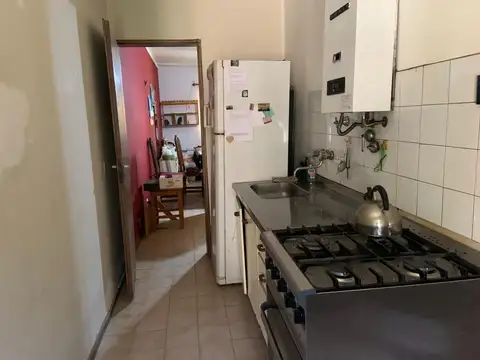 Casa dos Dormitorios, patio y cochera, luminoso