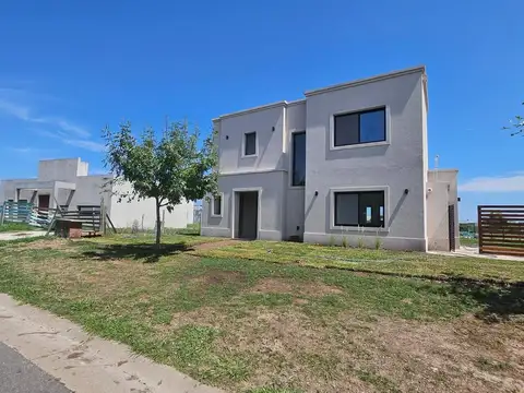 Casa en Alquiler de 3 dormitorios