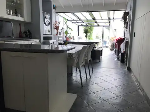 Depto Tipo Casa en Venta de 4 dormitorios