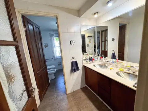 Casa 7 ambientes con 2 baños