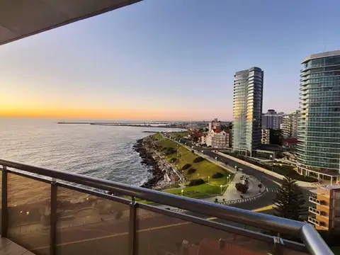 Venta departamento semipiso 4 ambientes con dependencia en Mar del Plata frente al mar