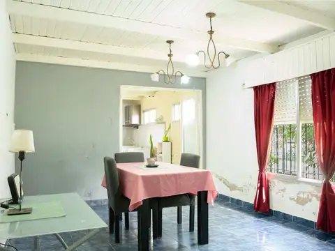 Casa 4 ambientes con 2 baños